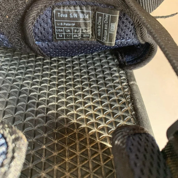 Teva Men's US 12 Fisherman Black Strappy Sport Spider Rubber  Sole 6904 Sandals - Picture 8 of 10